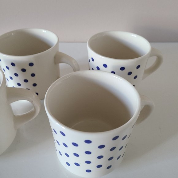 Set of 4 vintage ceramic blue polka dot tea/coffee mugs. - Picture 4 of 7